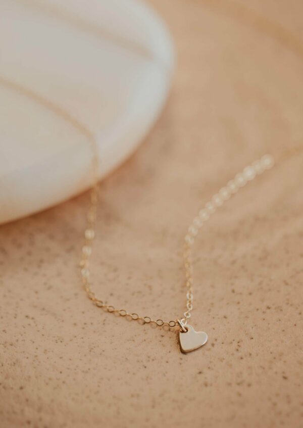 FAVE_tiny-heart-necklace-01